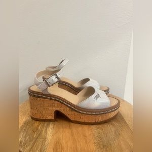 KARL LAGERFELD PARIS
Caylia Leather Sandals